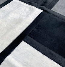 Charger l&#39;image dans la galerie, Tapis patchwork style Mondrian noir et blanc

